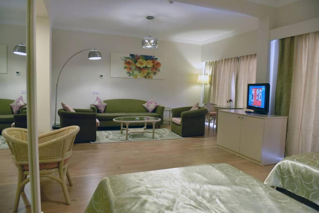 Jasmine Court Hotel & Casino كيرينيا المظهر الخارجي الصورة
