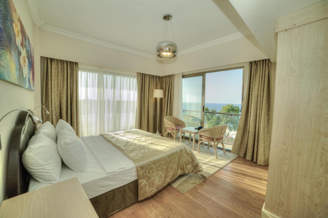 Jasmine Court Hotel & Casino كيرينيا المظهر الخارجي الصورة