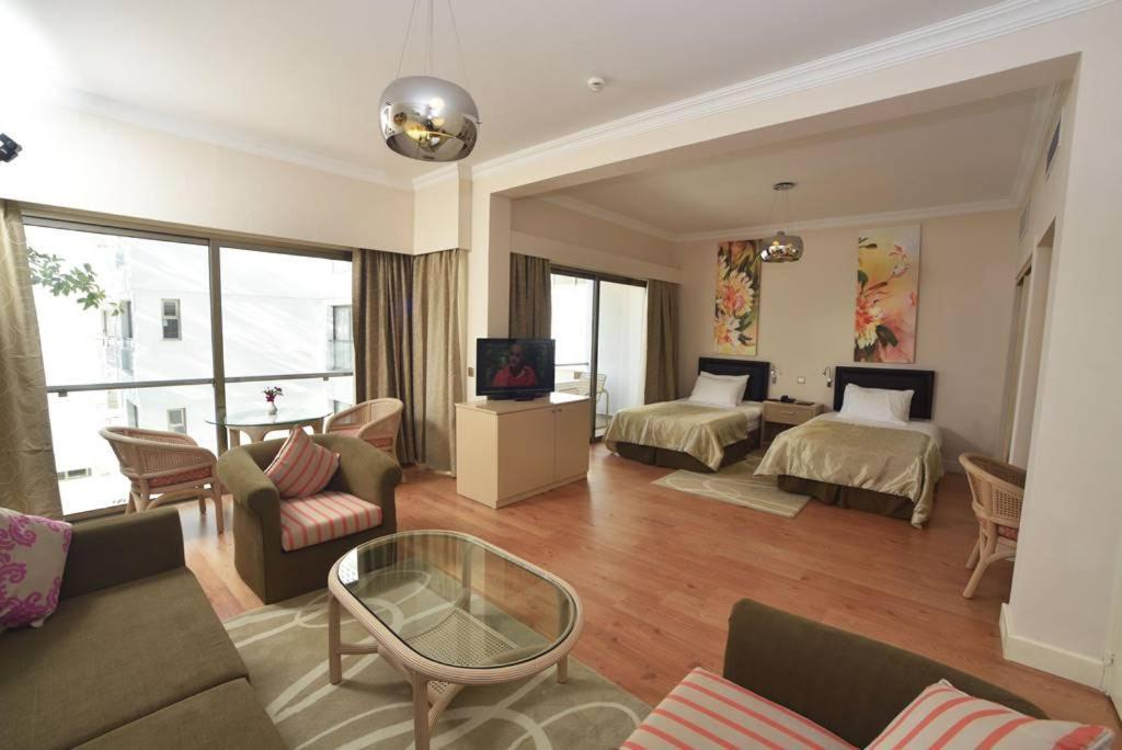 Jasmine Court Hotel & Casino كيرينيا المظهر الخارجي الصورة