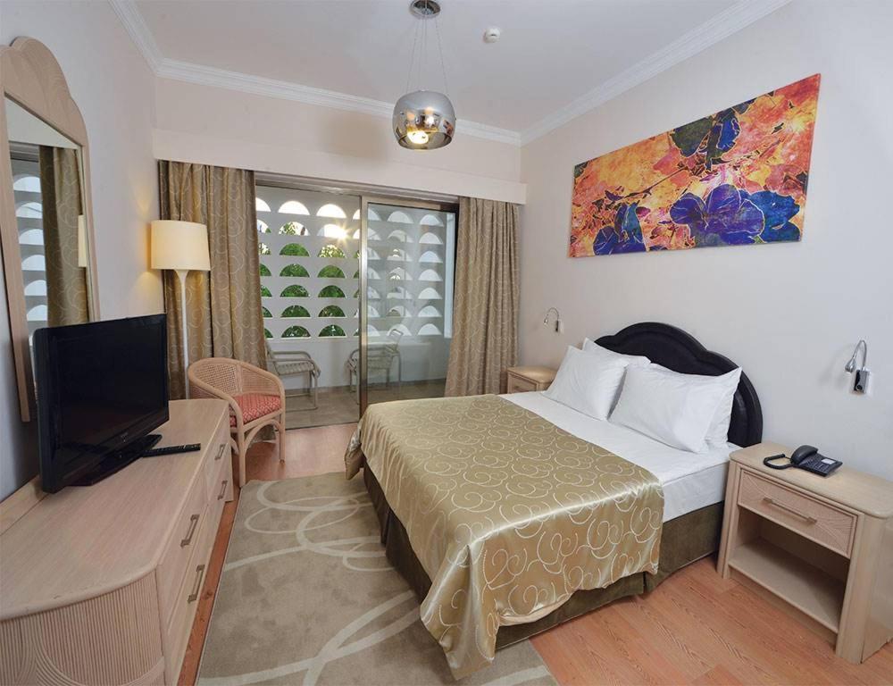 Jasmine Court Hotel & Casino كيرينيا المظهر الخارجي الصورة